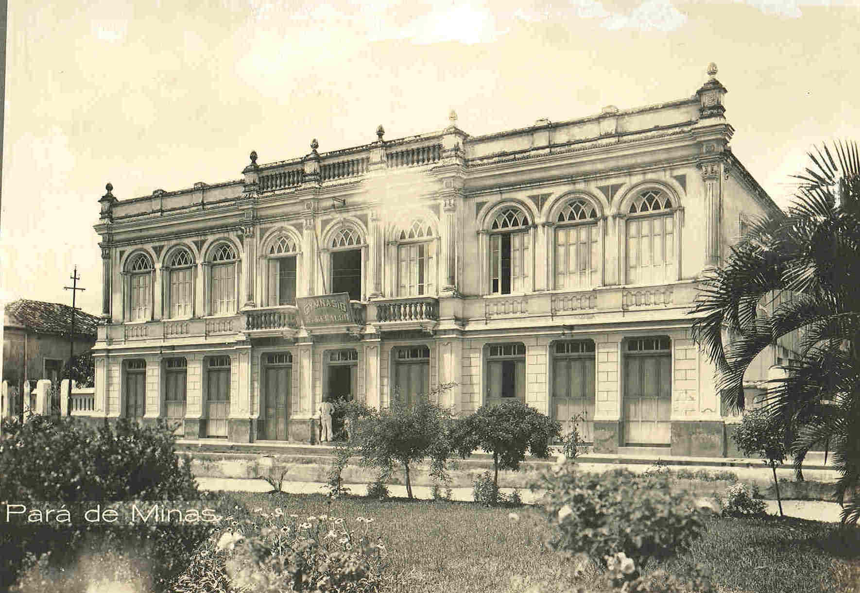 http://muspam.com.br/images/phocagallery/fotos_antigas/predio-da-casa-da-cultura-antigo-grande-hotel/16_ginasio so geraldo em 1935_foto656.jpg